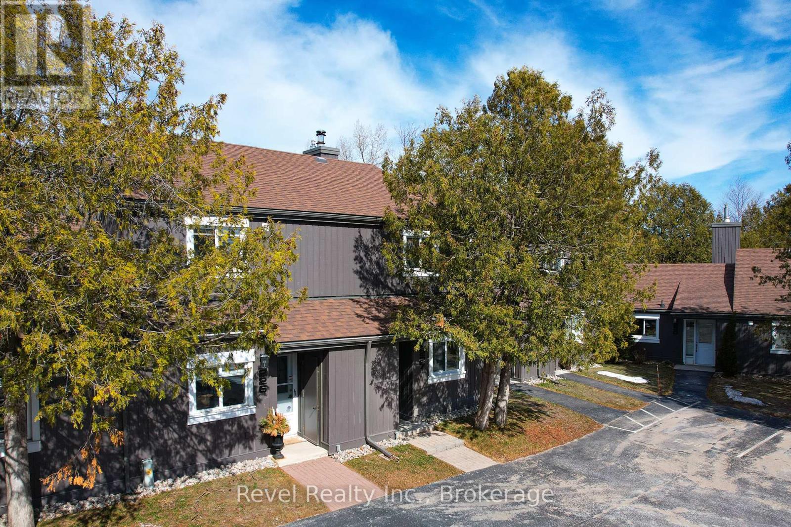 227 - 17 Harbour Street W Property Photo 3