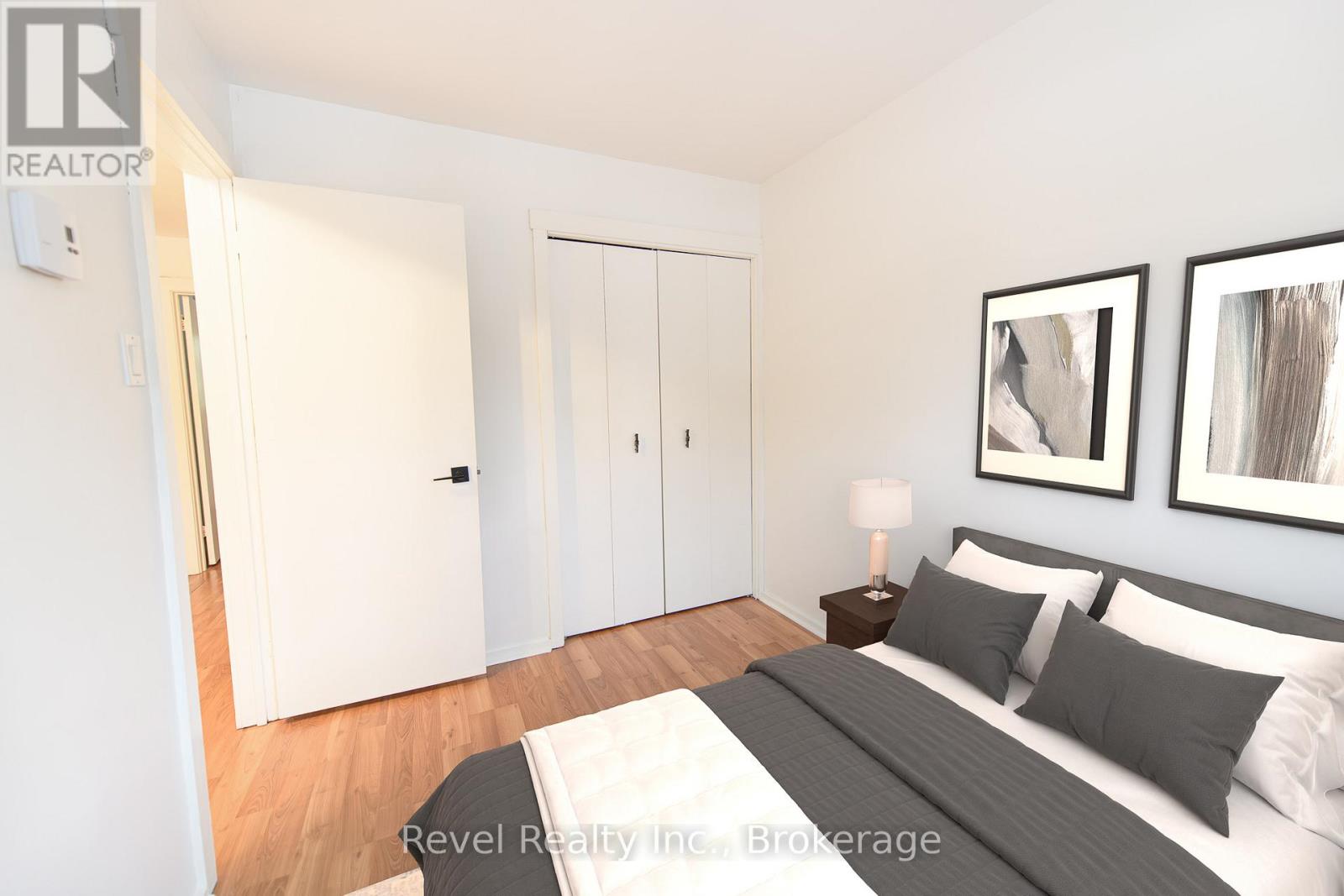 227 - 17 Harbour Street W Property Photo 5