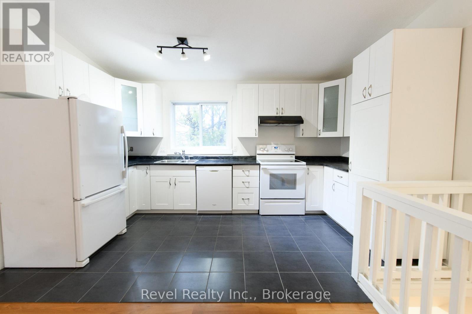 227 - 17 Harbour Street W Property Photo 12