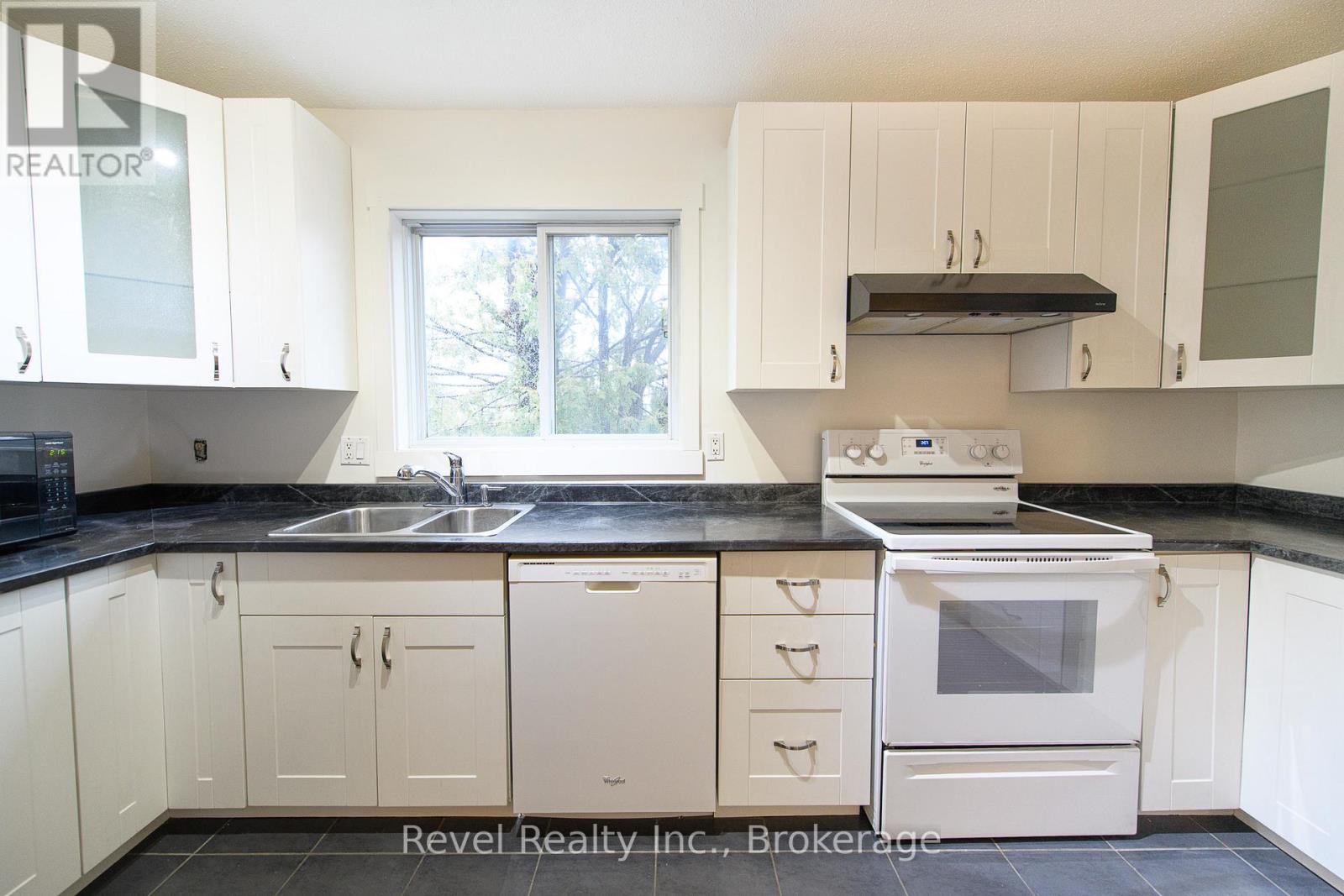 227 - 17 Harbour Street W Property Photo 13