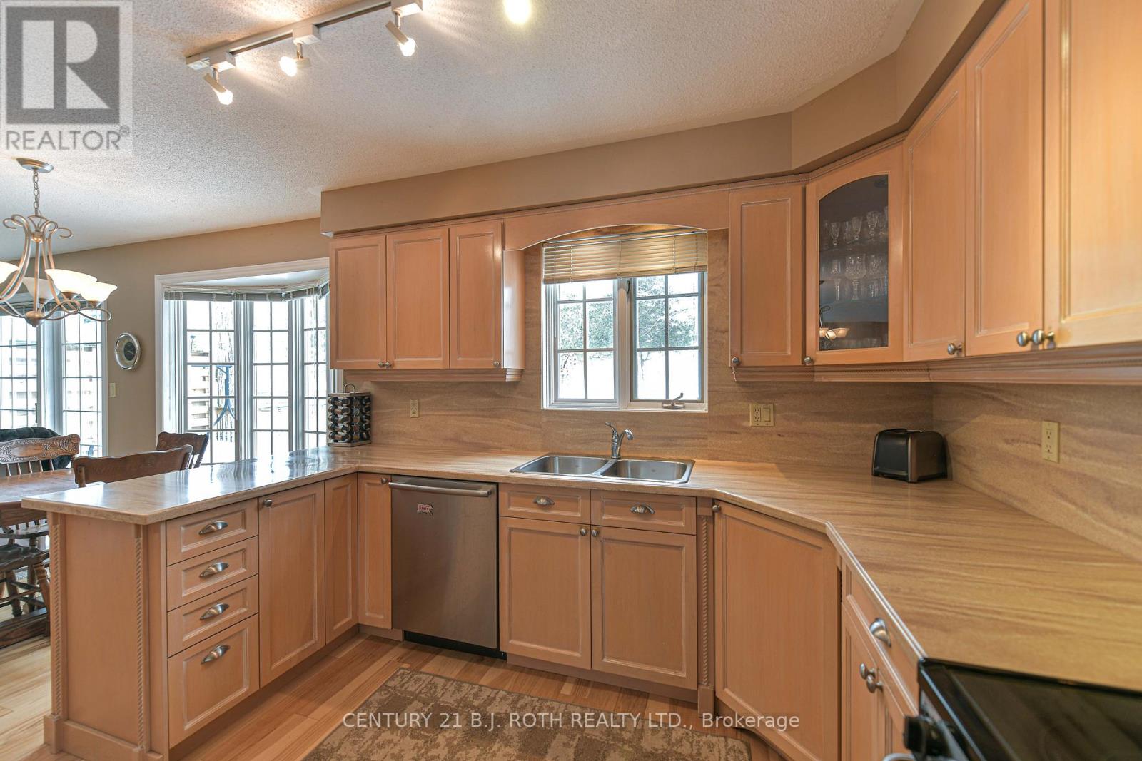 698 Broadview Avenue Property Photo 6