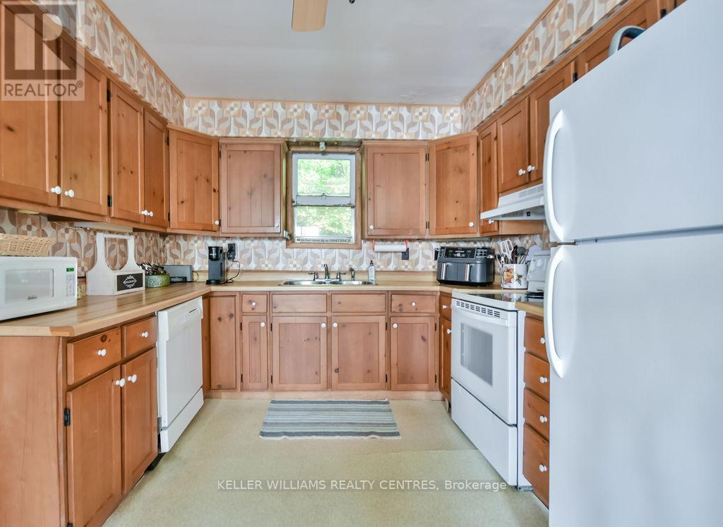 379 Champlain Road Property Photo 9
