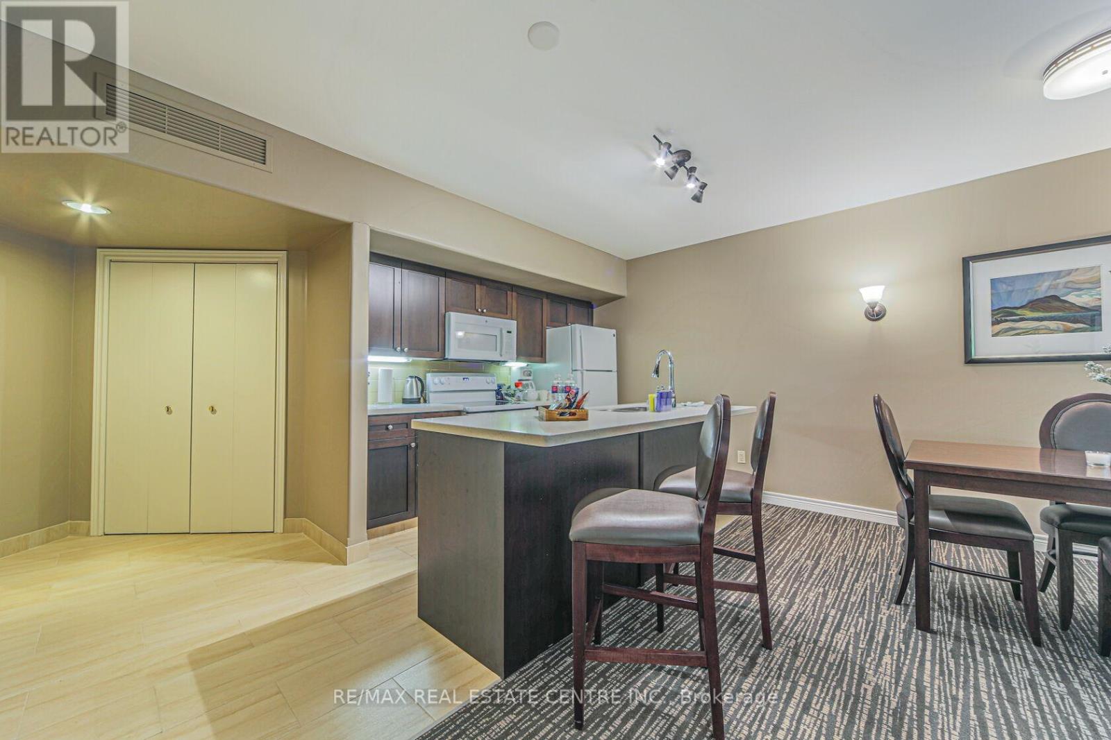 2228 - 90 Highland Drive Property Photo 7