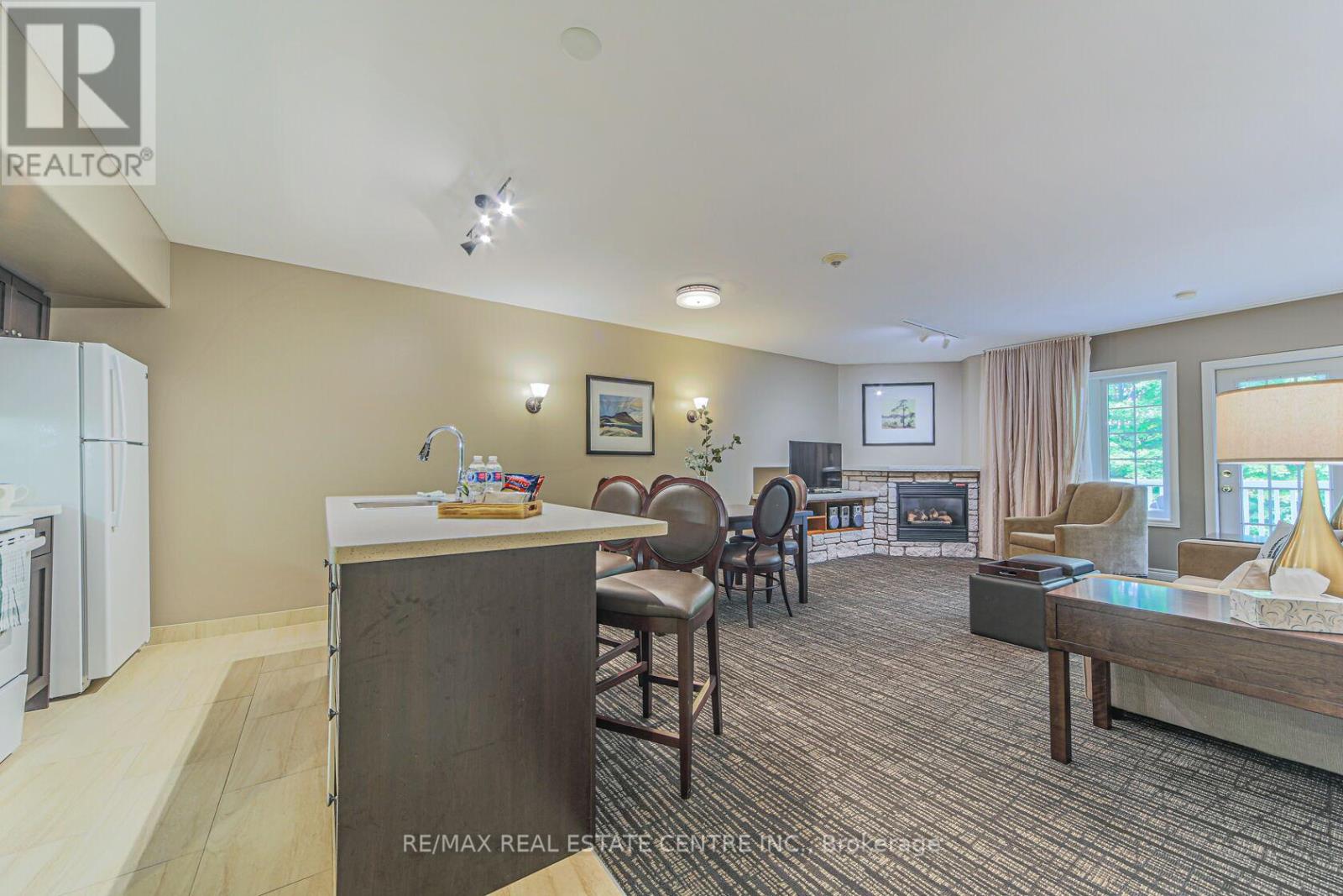 2228 - 90 Highland Drive Property Photo 8