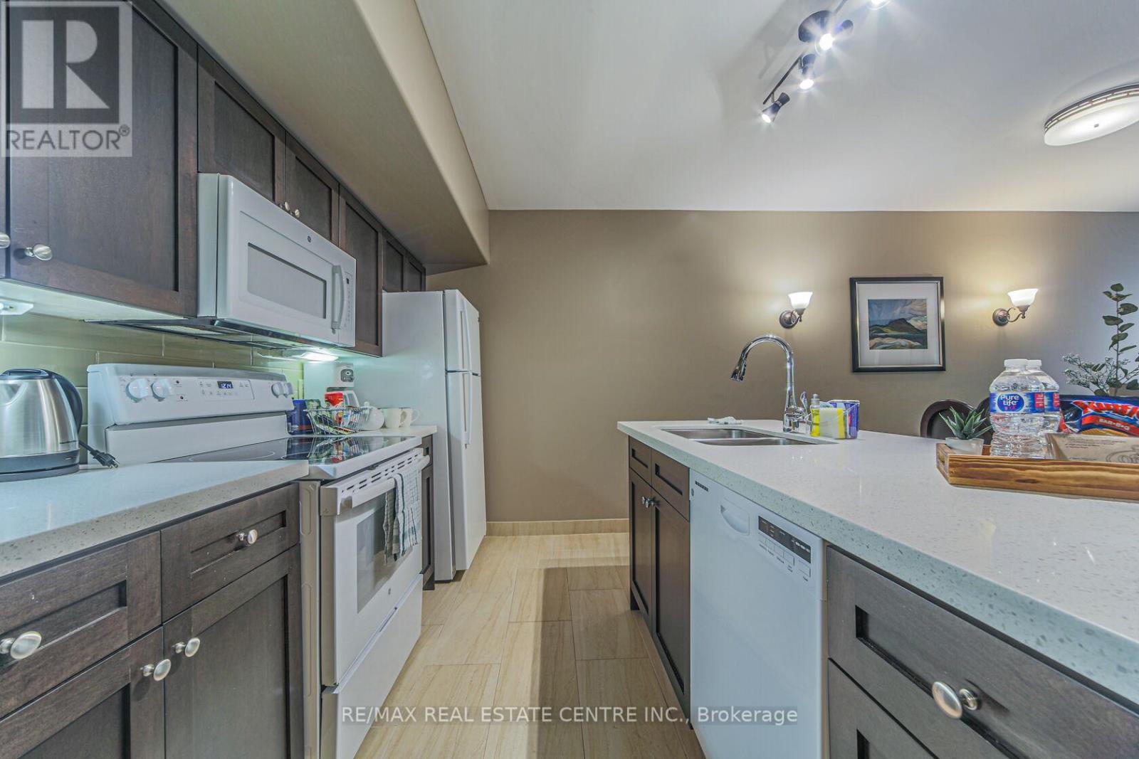 2228 - 90 Highland Drive Property Photo 10