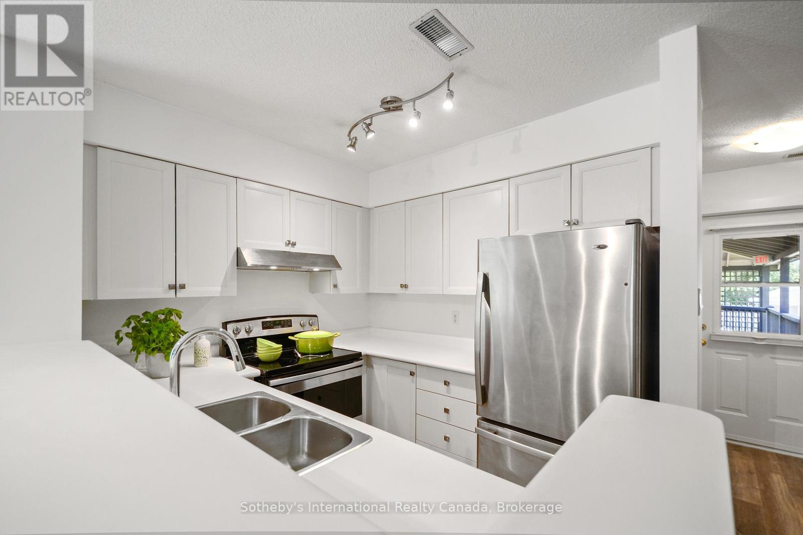 331 Mariners Way Property Photo 7