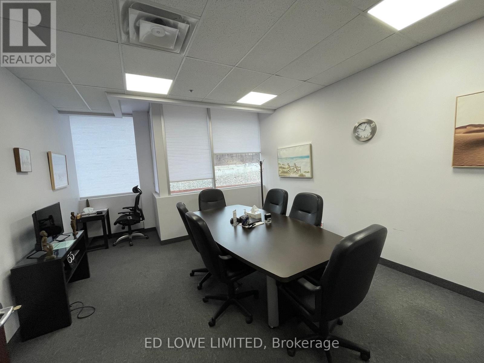 206-208 - 126 Wellington Street W Property Photo 6