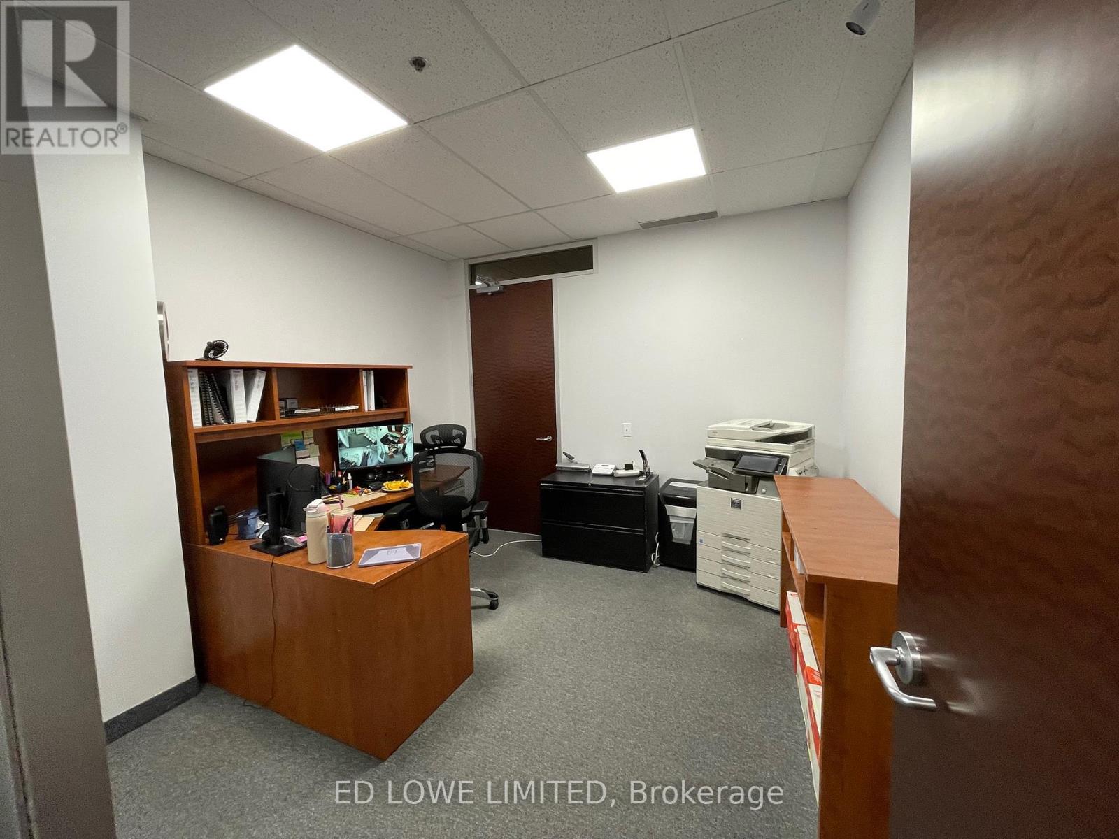 206-208 - 126 Wellington Street W Property Photo 10