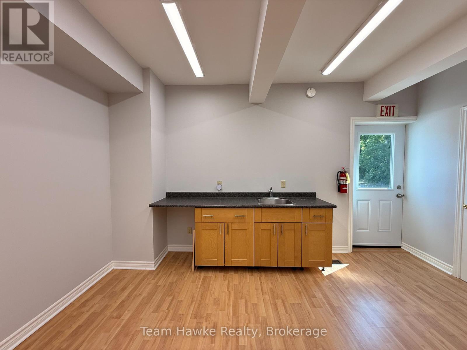 365 King Street Property Photo 14