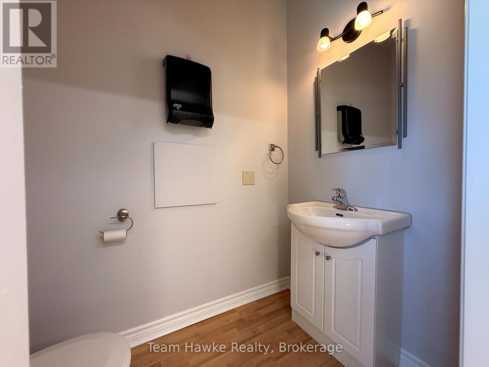 365 King Street Property Photo 16