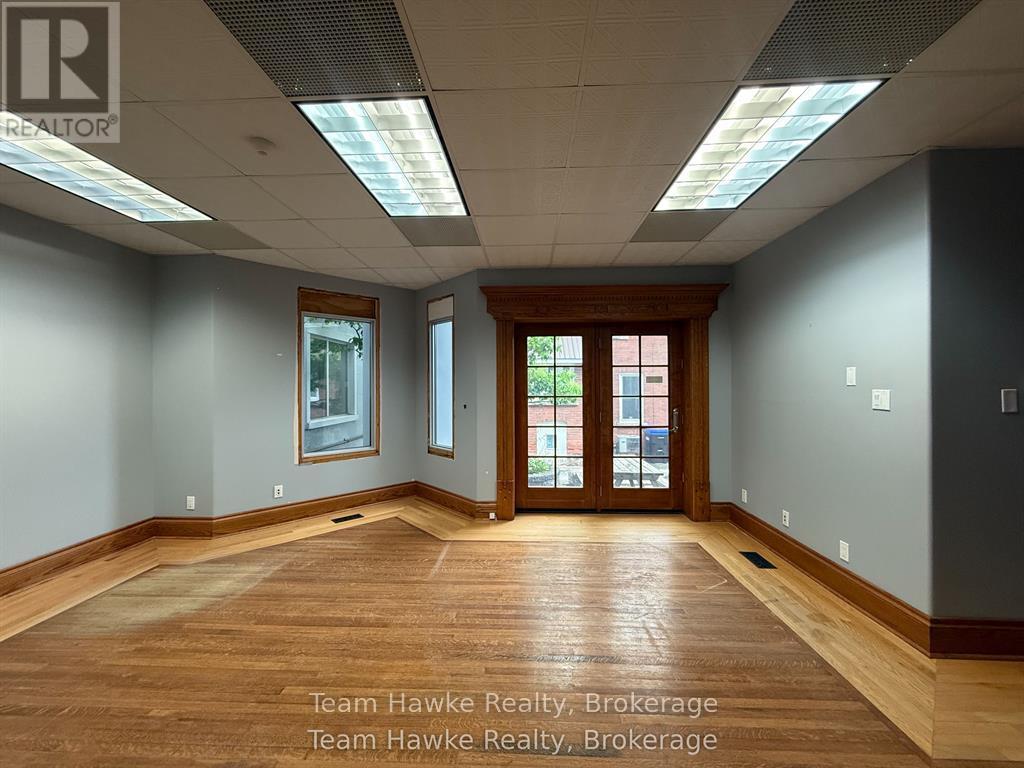 1e - 361 King Street Property Photo 4