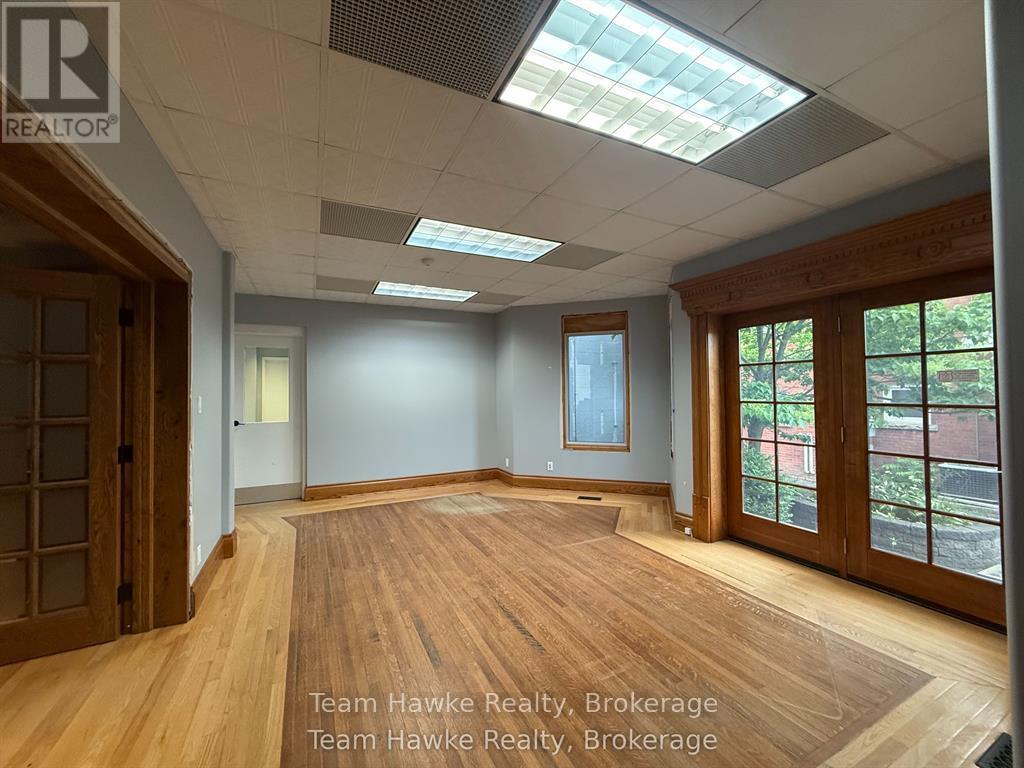 1e - 361 King Street Property Photo 5