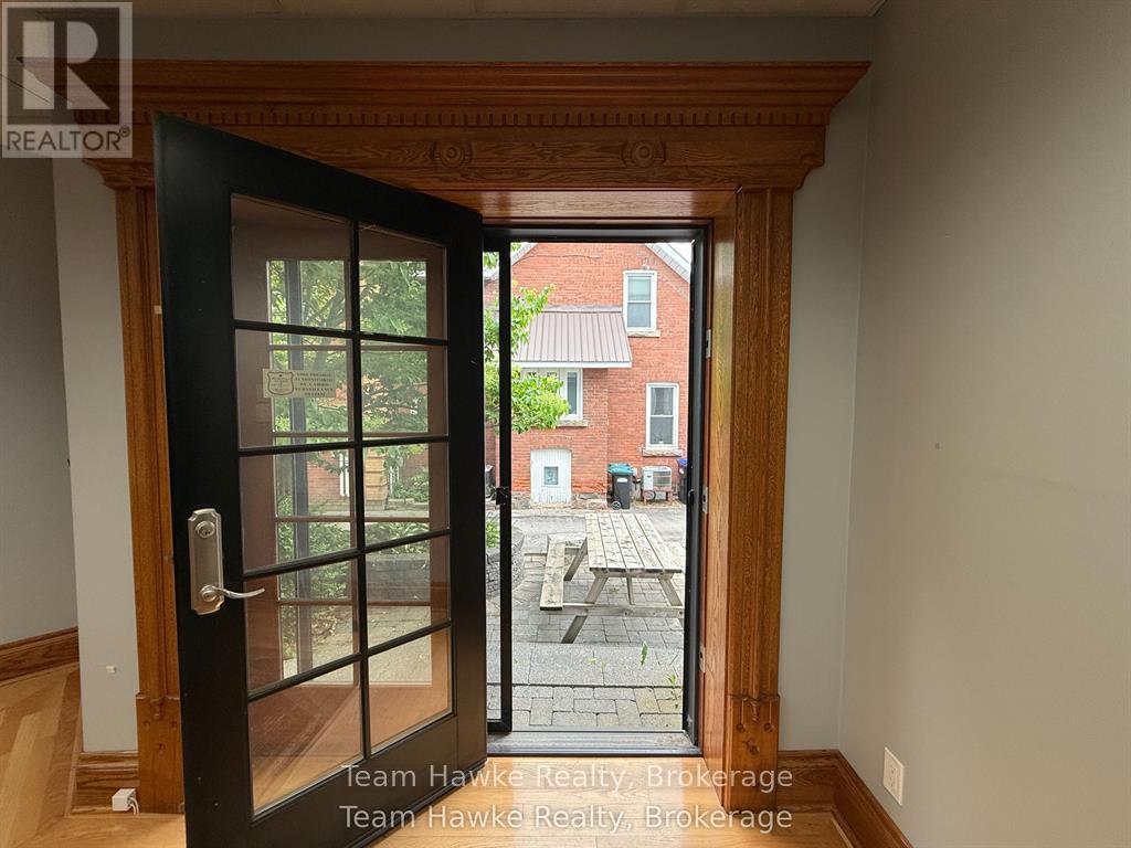 1e - 361 King Street Property Photo 6