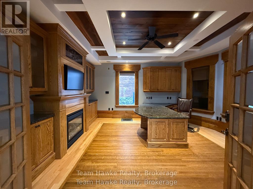 1e - 361 King Street Property Photo 8