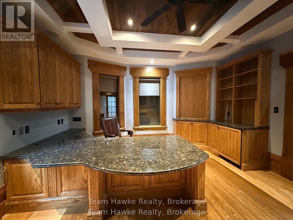 1e - 361 King Street Property Photo 9
