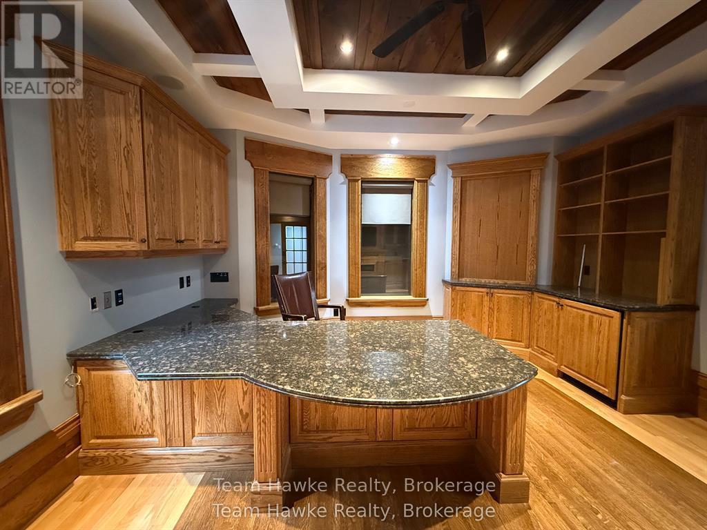 1e - 361 King Street Property Photo 10