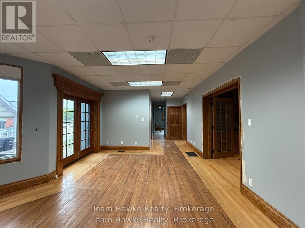 1e - 361 King Street Property Photo 12