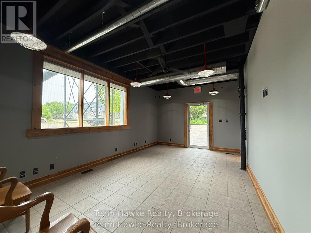 1e - 361 King Street Property Photo 14