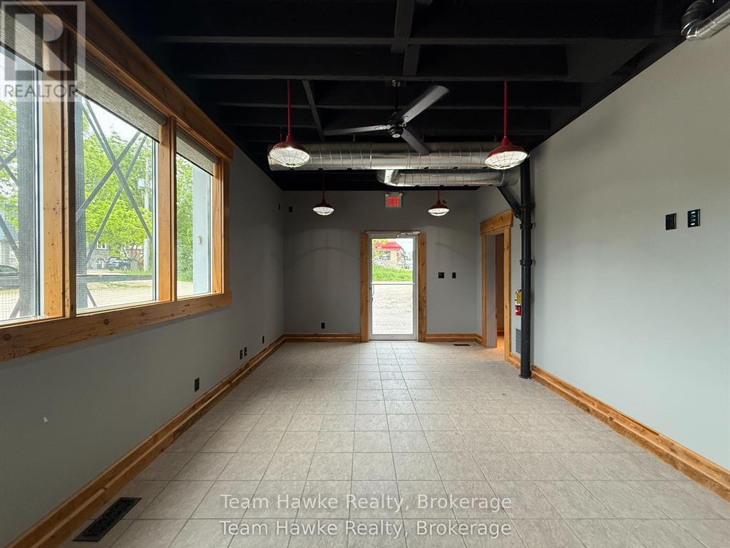 1e - 361 King Street Property Photo 15
