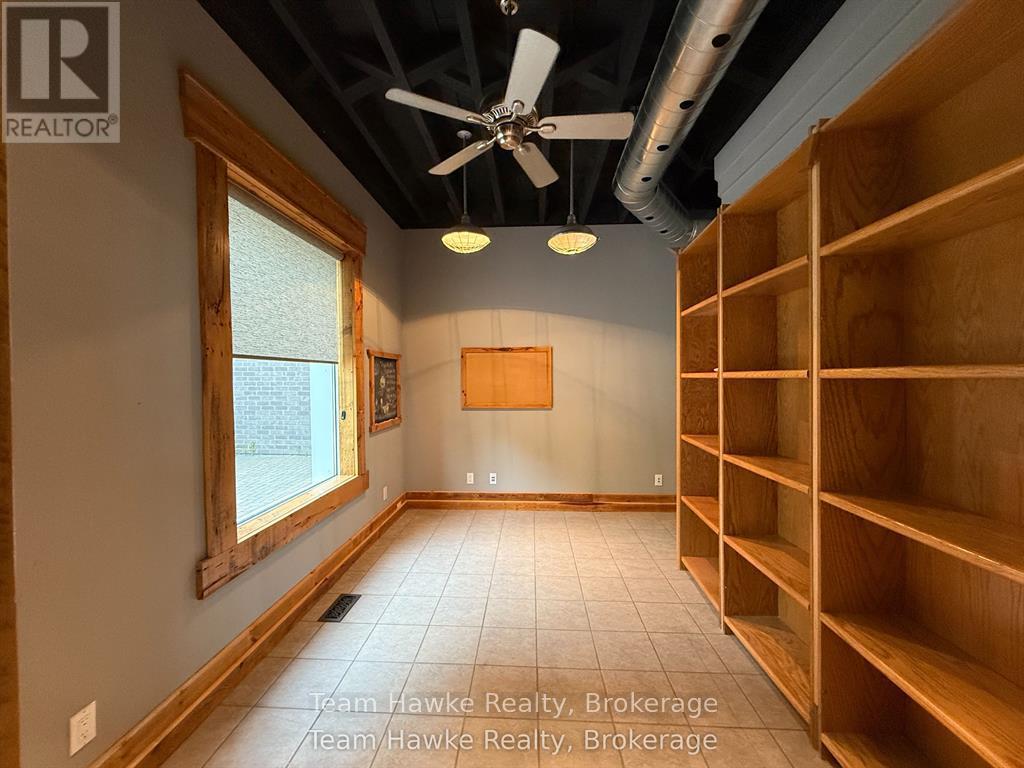 1e - 361 King Street Property Photo 18