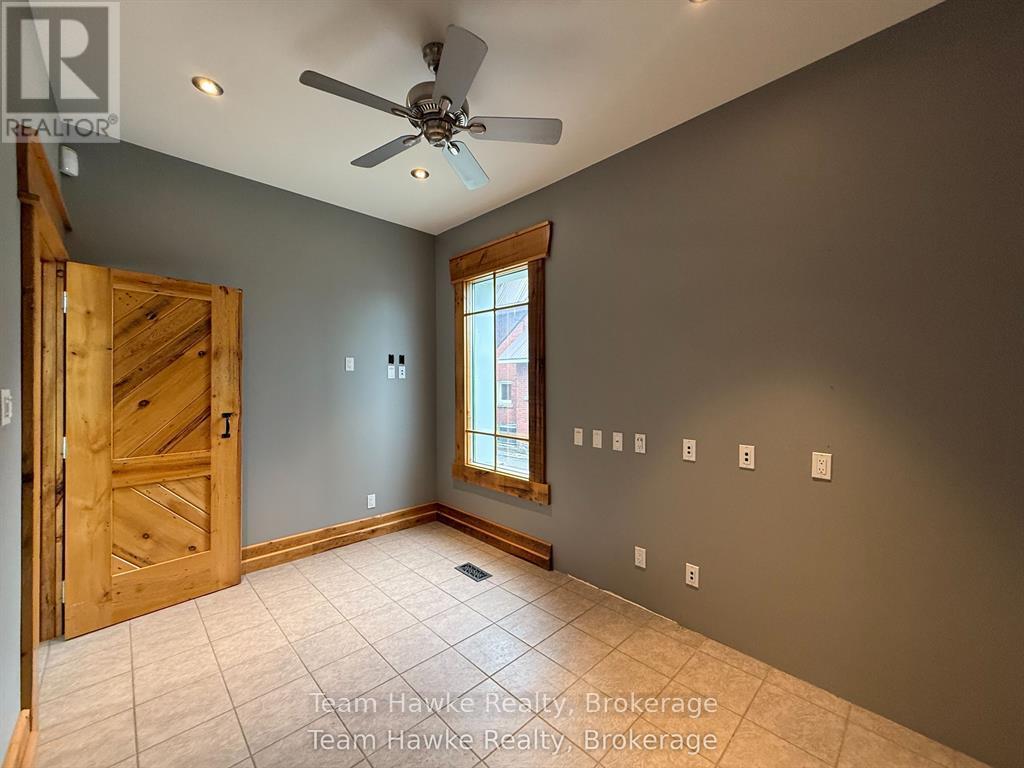 1e - 361 King Street Property Photo 19