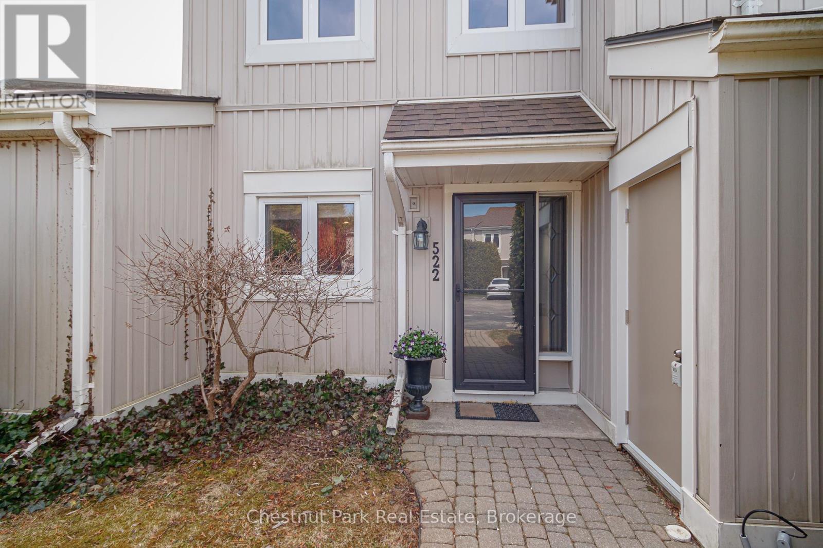 522 Oxbow Crescent Property Photo 3