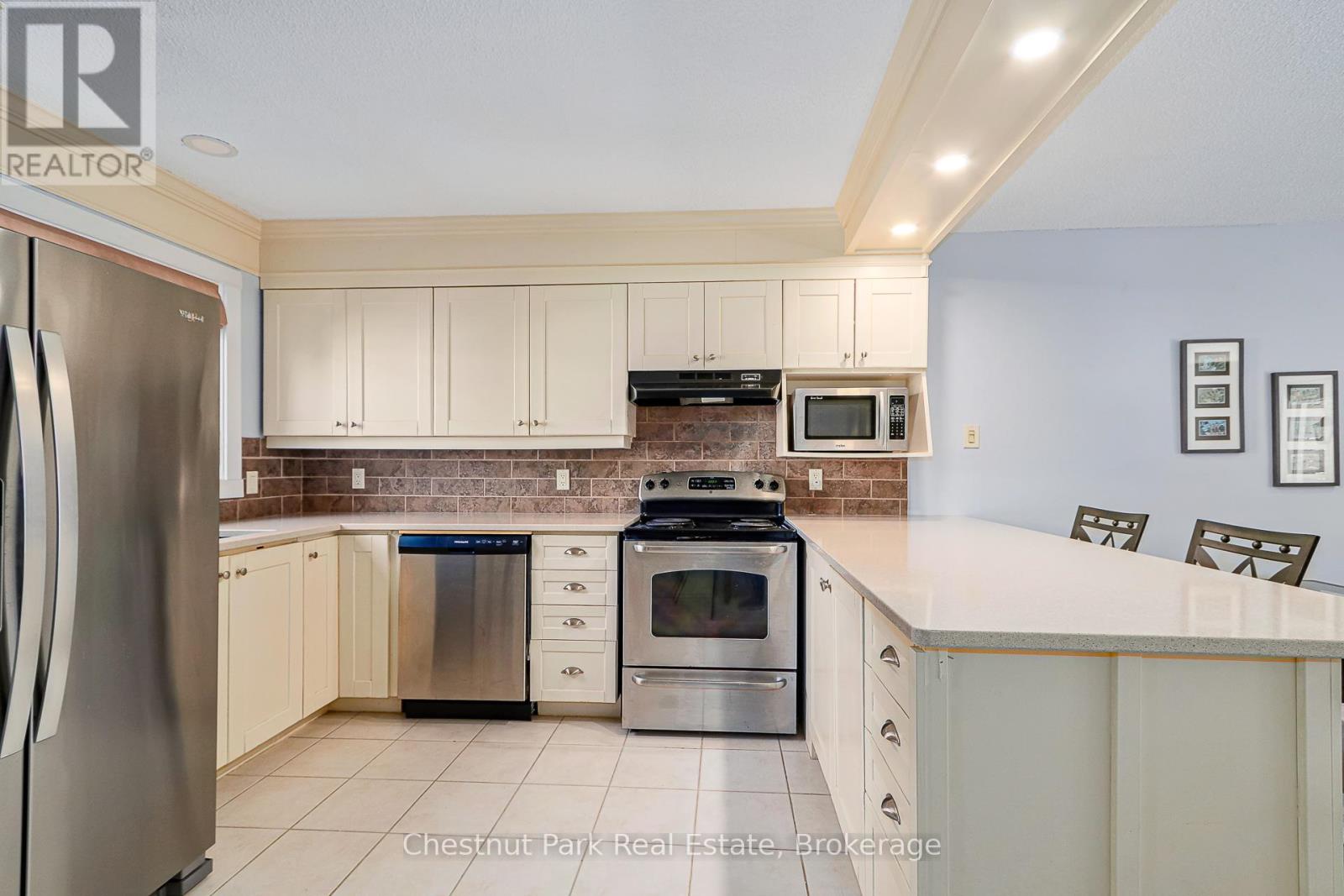 522 Oxbow Crescent Property Photo 6