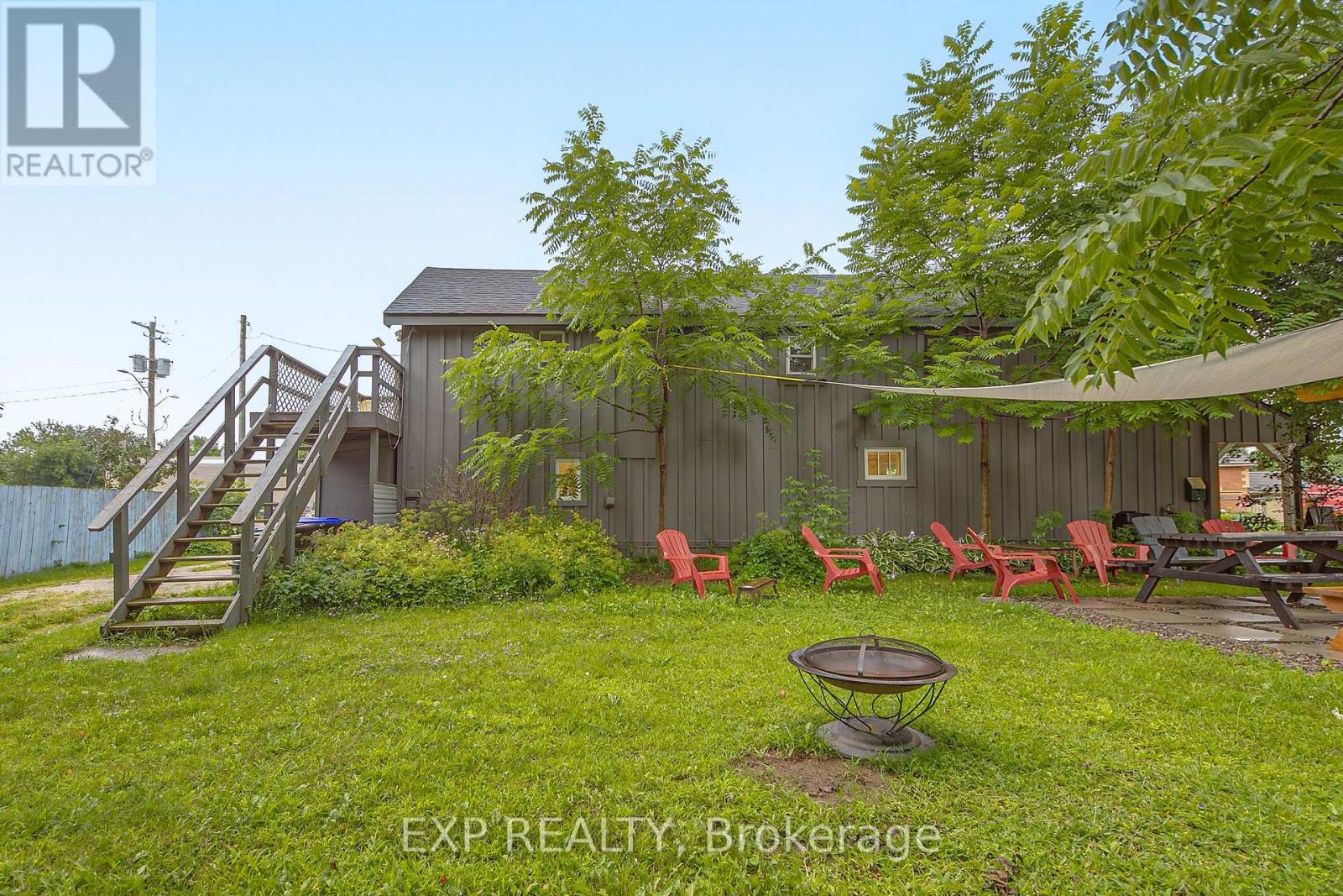 2 Francis Street E Property Photo 2