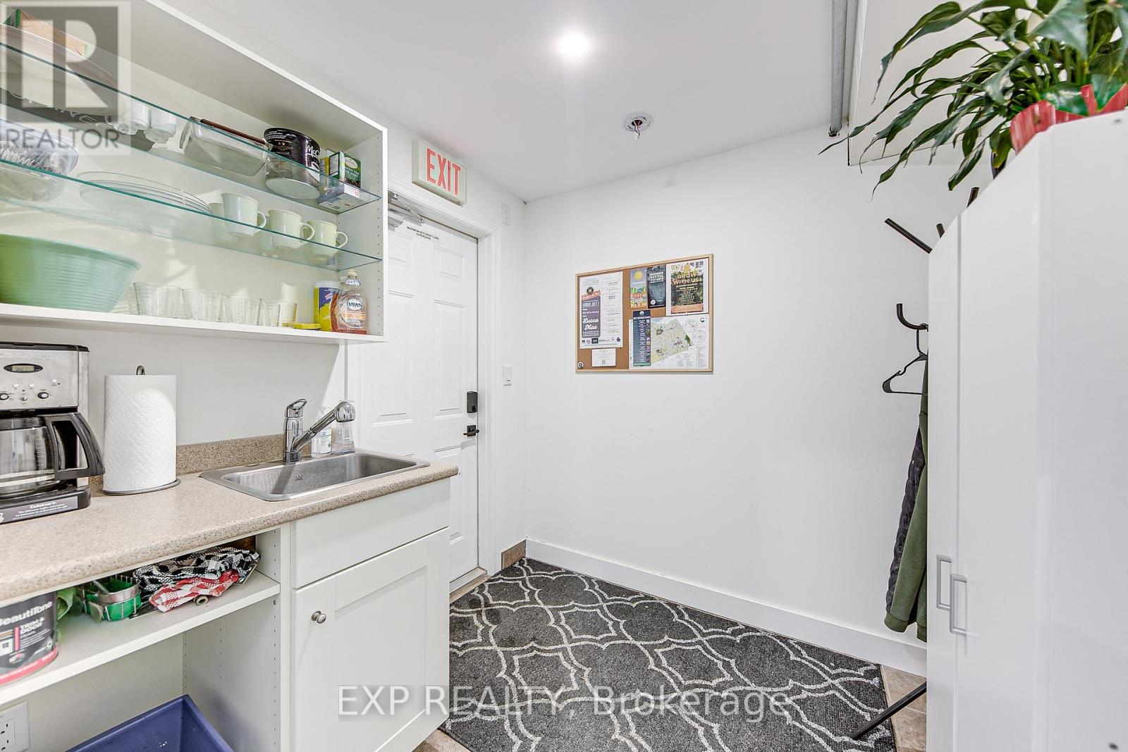 2 Francis Street E Property Photo 22