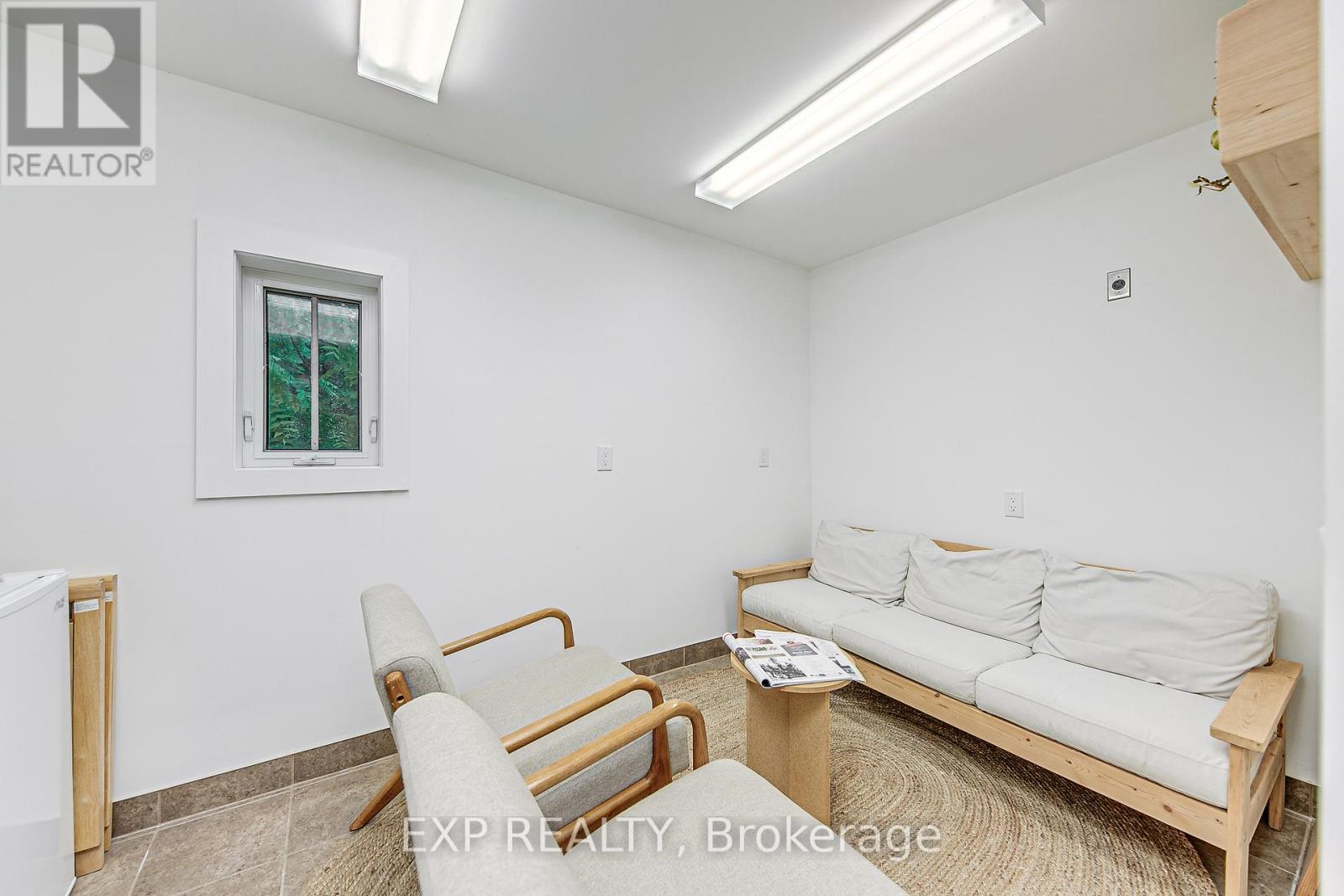 2 Francis Street E Property Photo 23