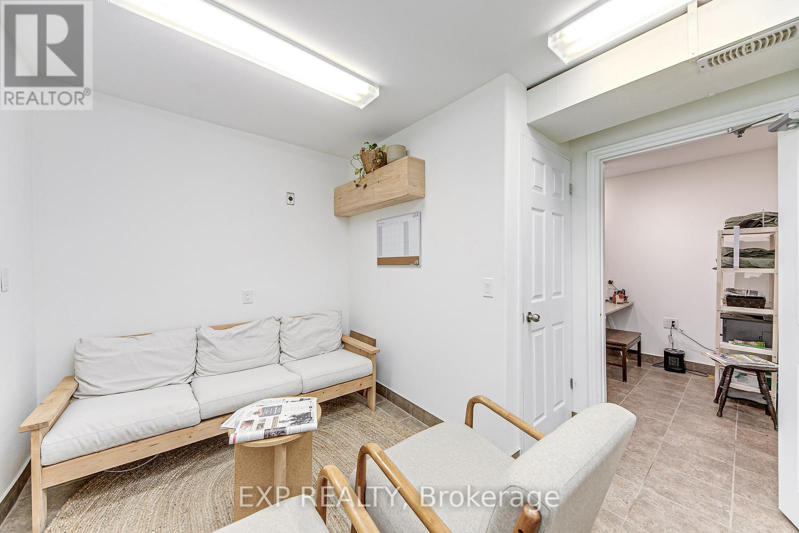 2 Francis Street E Property Photo 24