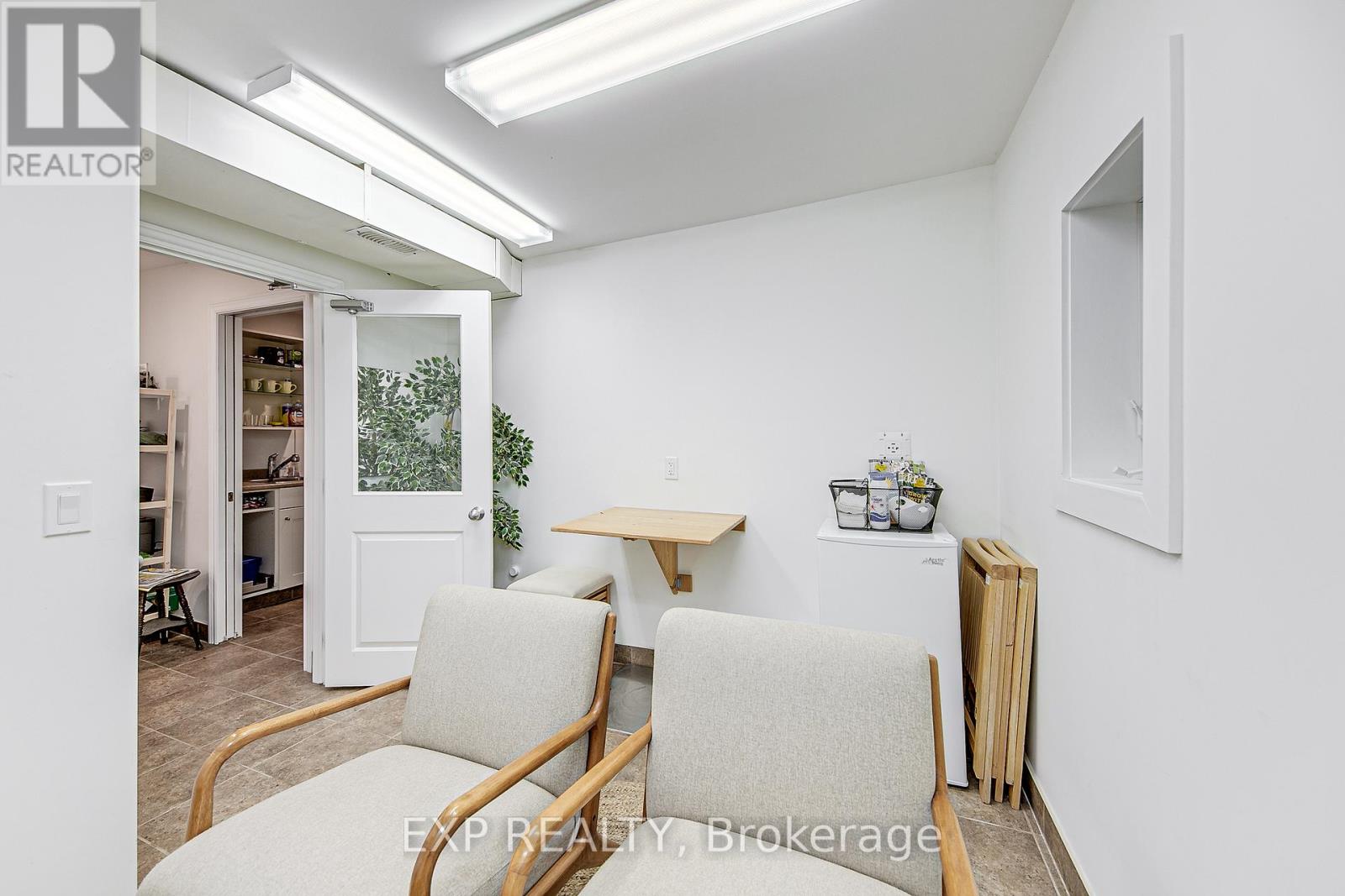 2 Francis Street E Property Photo 25