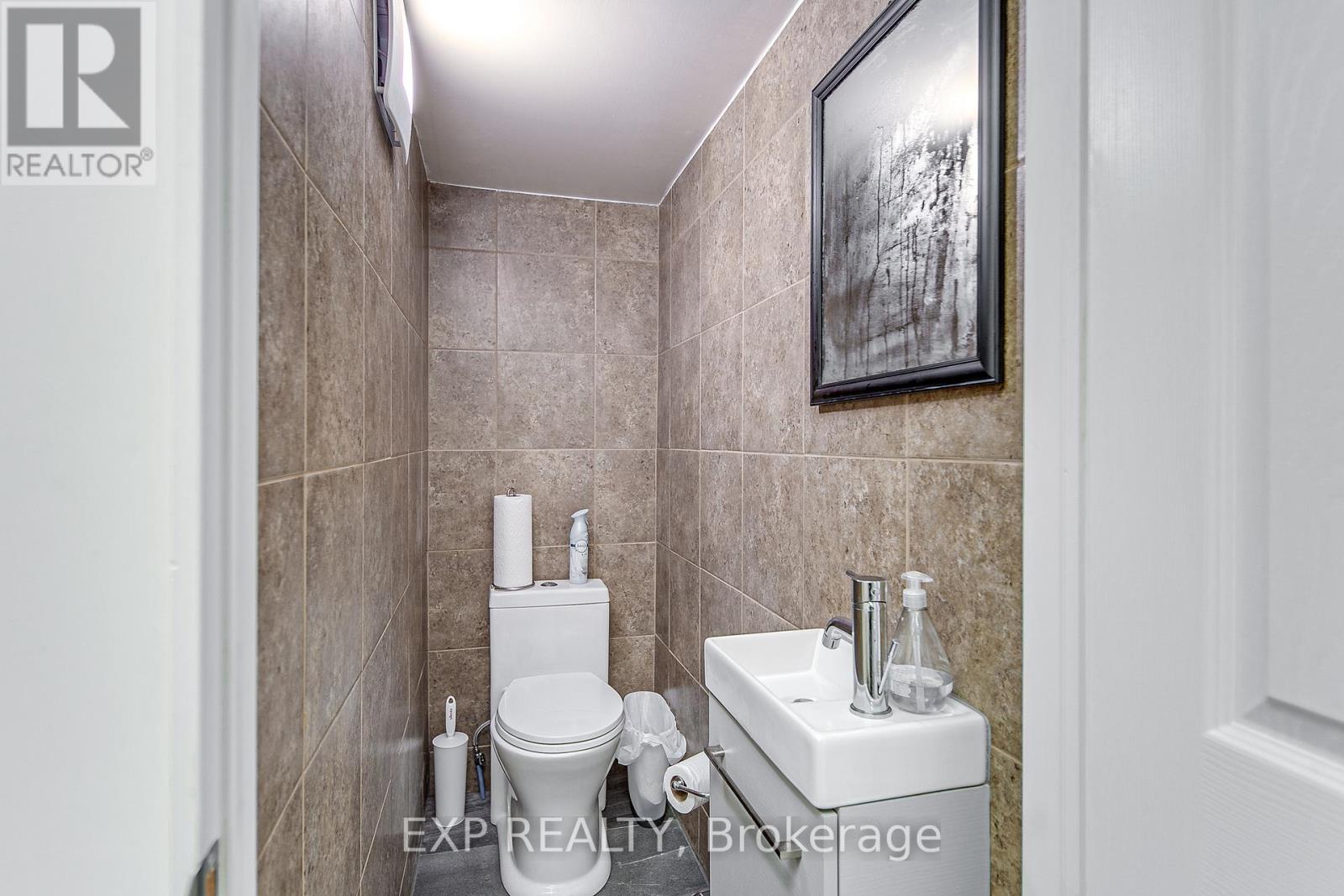 2 Francis Street E Property Photo 26