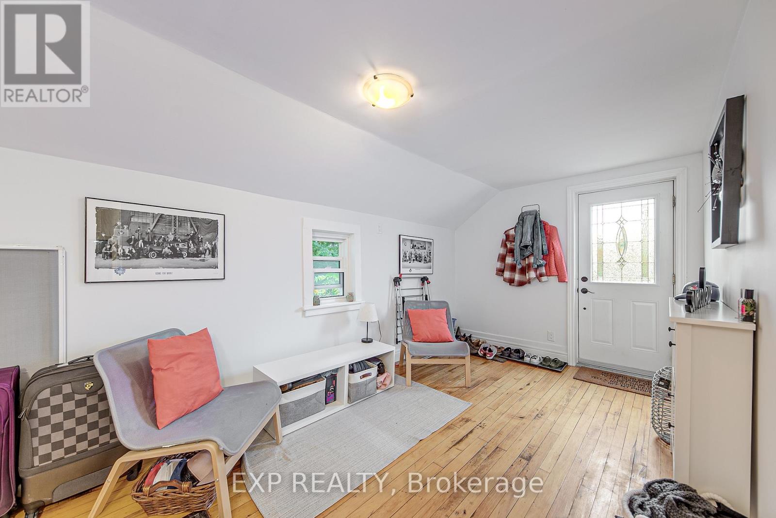 2 Francis Street E Property Photo 27