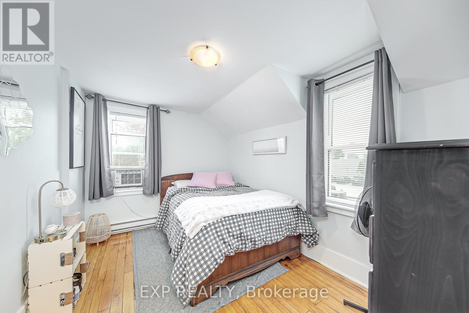 2 Francis Street E Property Photo 29