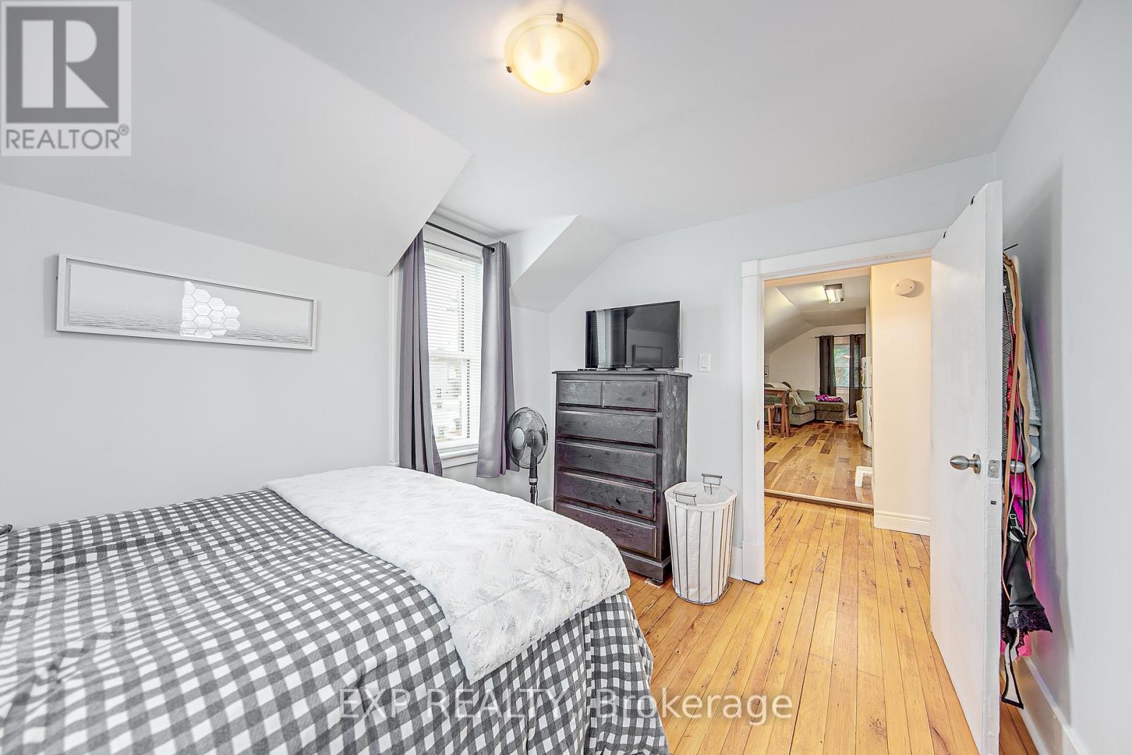 2 Francis Street E Property Photo 30