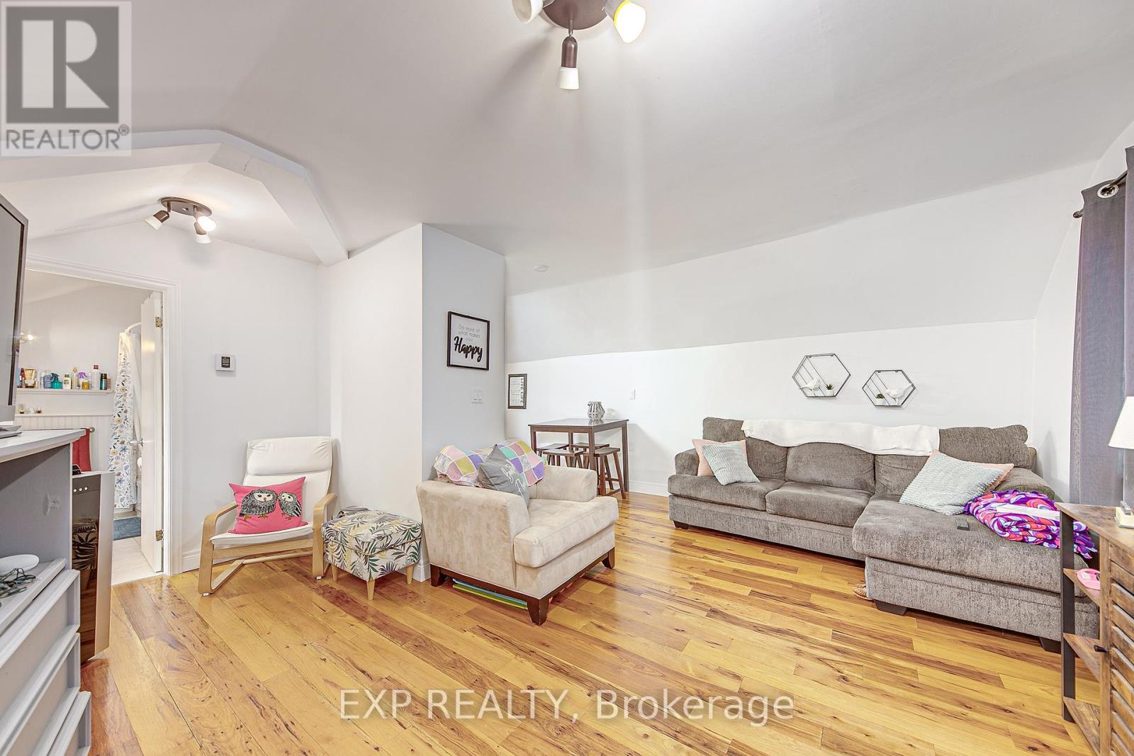 2 Francis Street E Property Photo 35