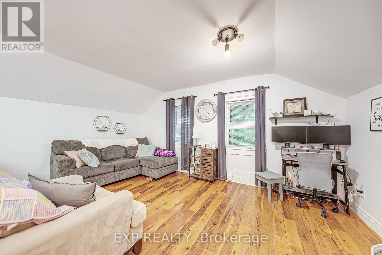 2 Francis Street E Property Photo 36