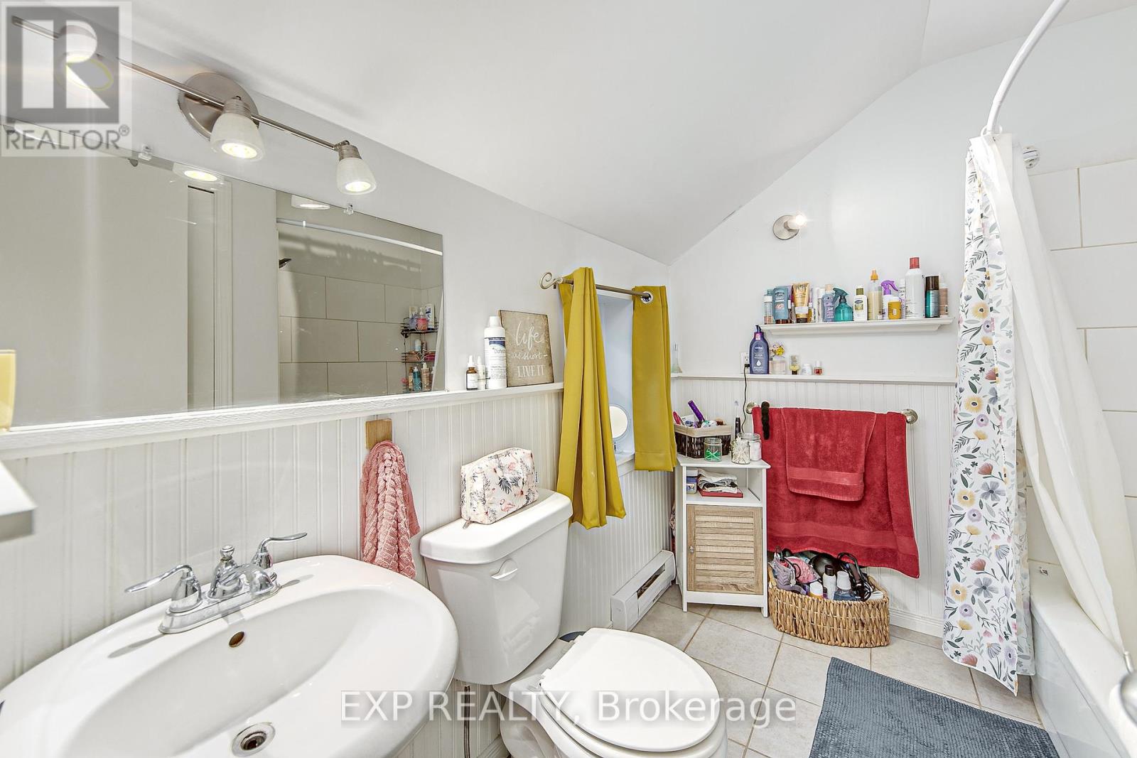 2 Francis Street E Property Photo 37
