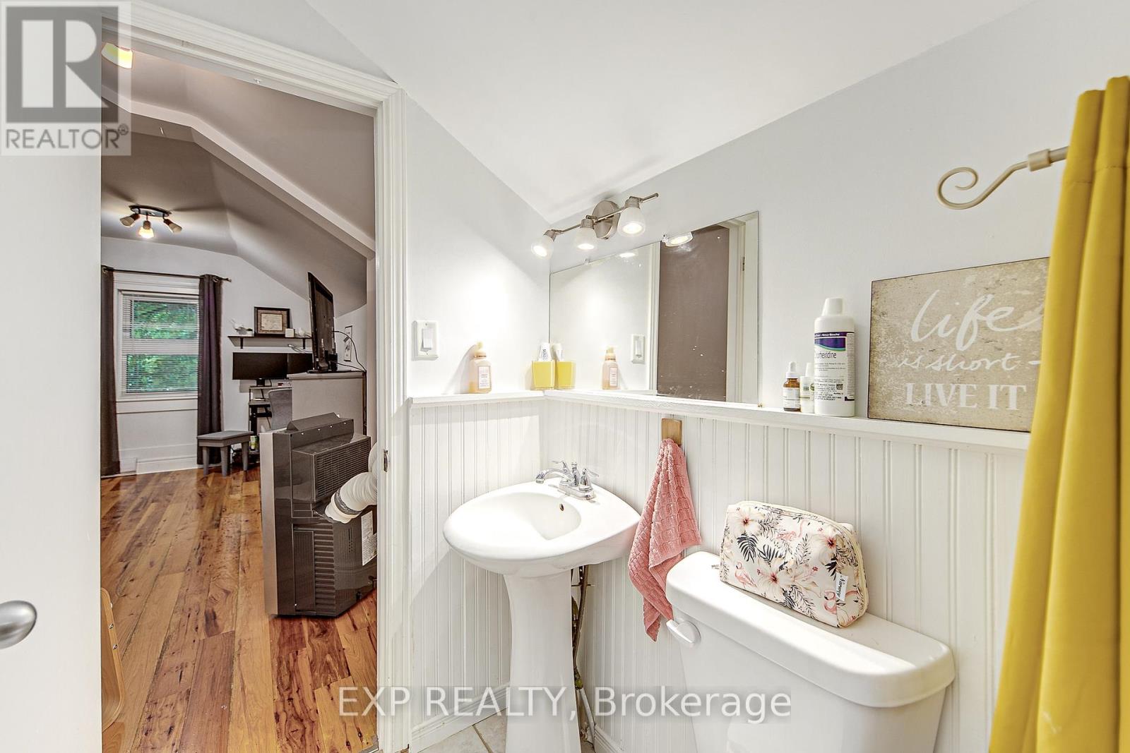 2 Francis Street E Property Photo 38