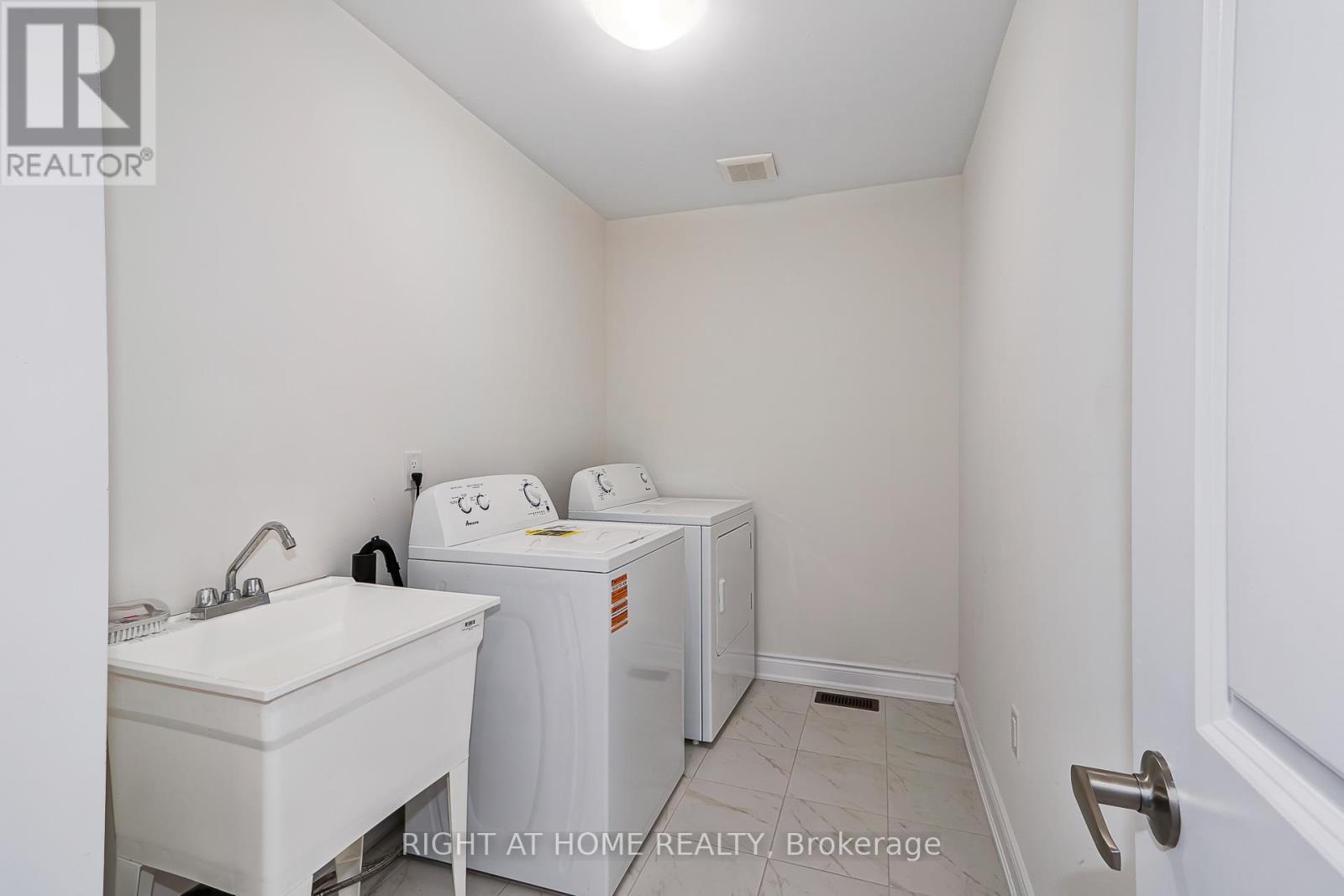 9 Mission Street Property Photo 23