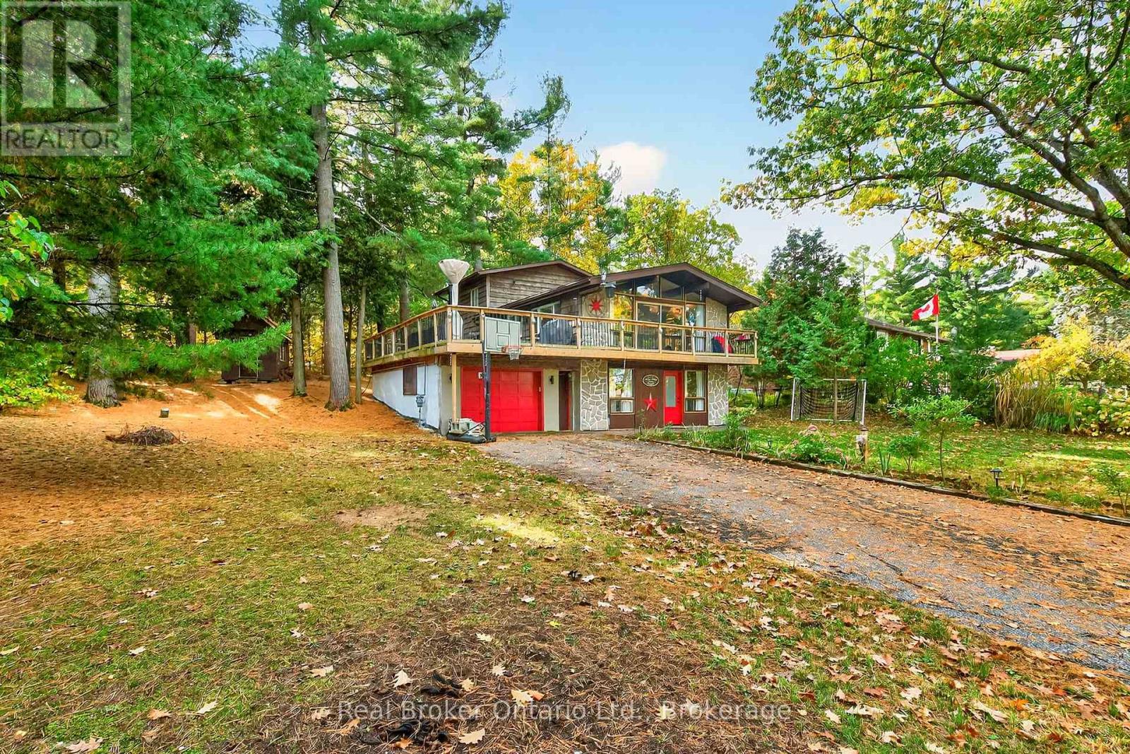 1950 Champlain Road Property Photo 2