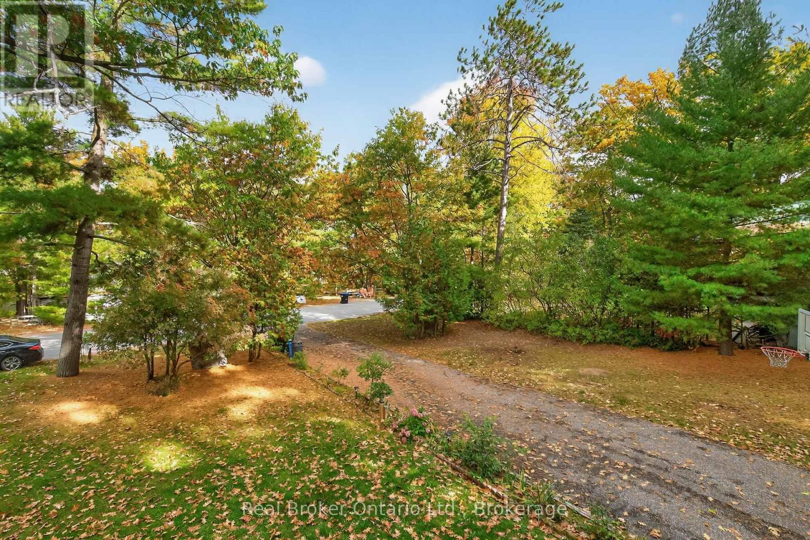 1950 Champlain Road Property Photo 3