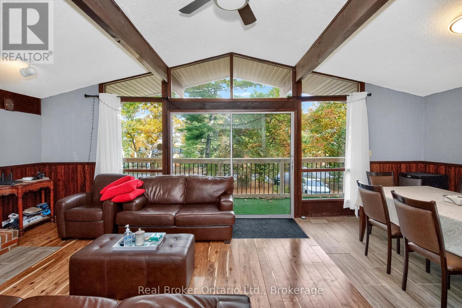 1950 Champlain Road Property Photo 5
