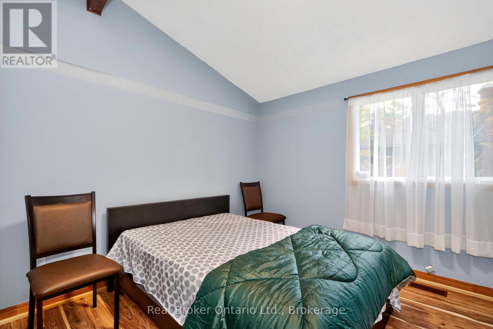 1950 Champlain Road Property Photo 11