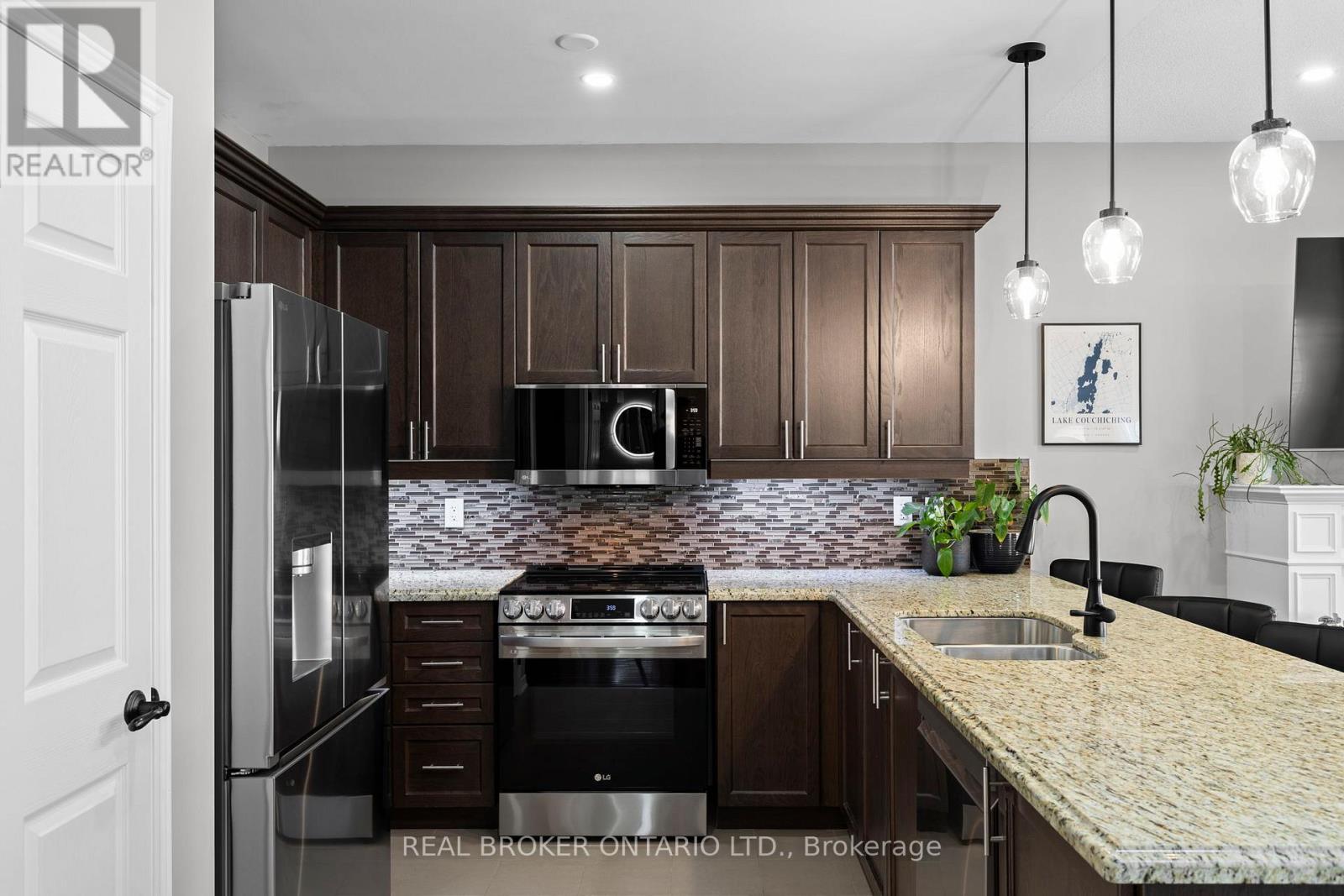 3321 Beach Club Boulevard Property Photo 15