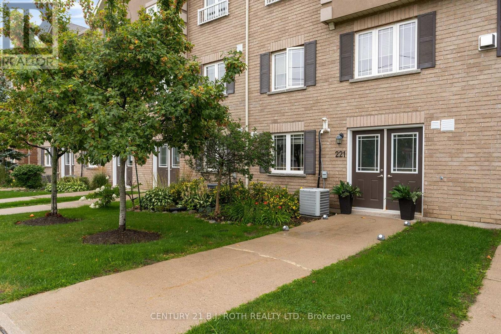 221 Harvie Road Property Photo 3