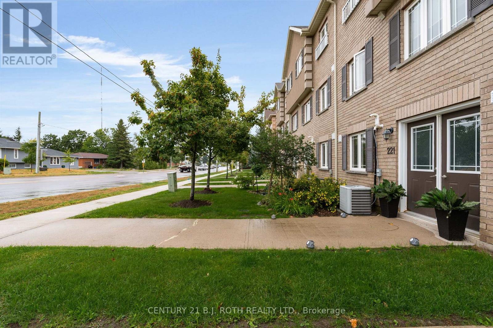 221 Harvie Road Property Photo 4