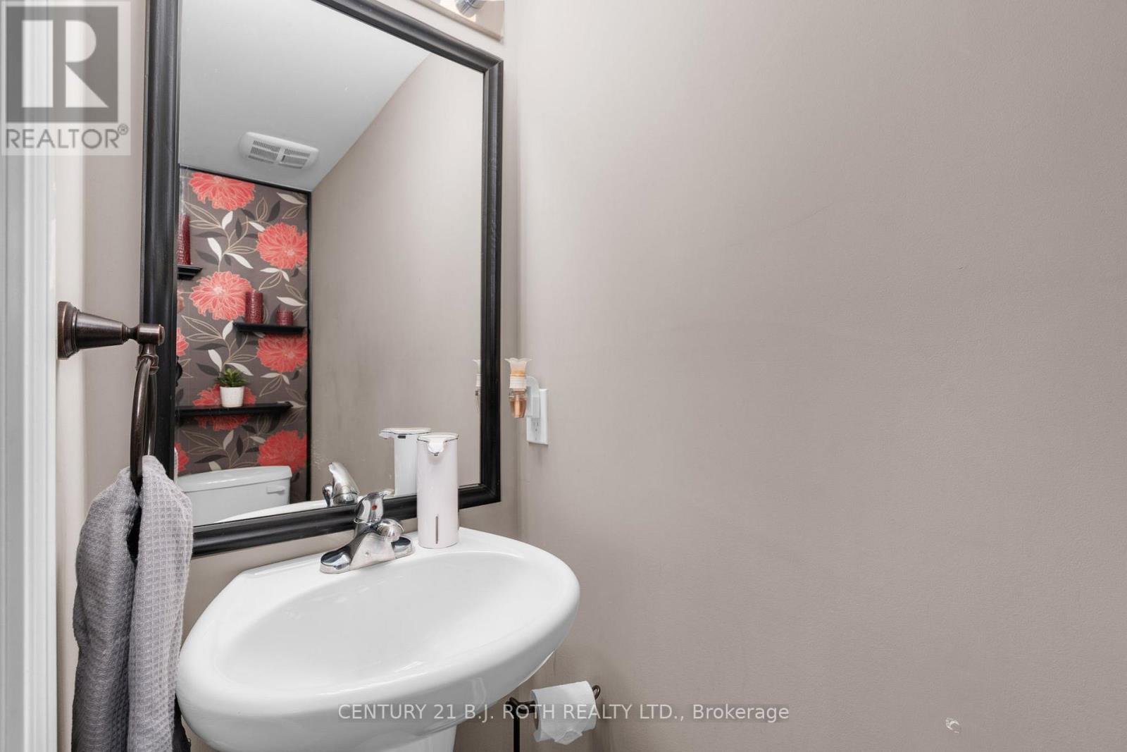 221 Harvie Road Property Photo 8