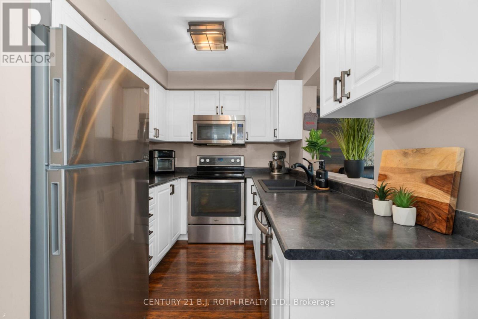 221 Harvie Road Property Photo 11
